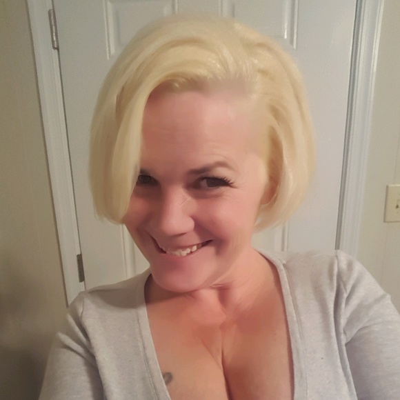 Meet your Posher, Lorie - Picture 1 of 1